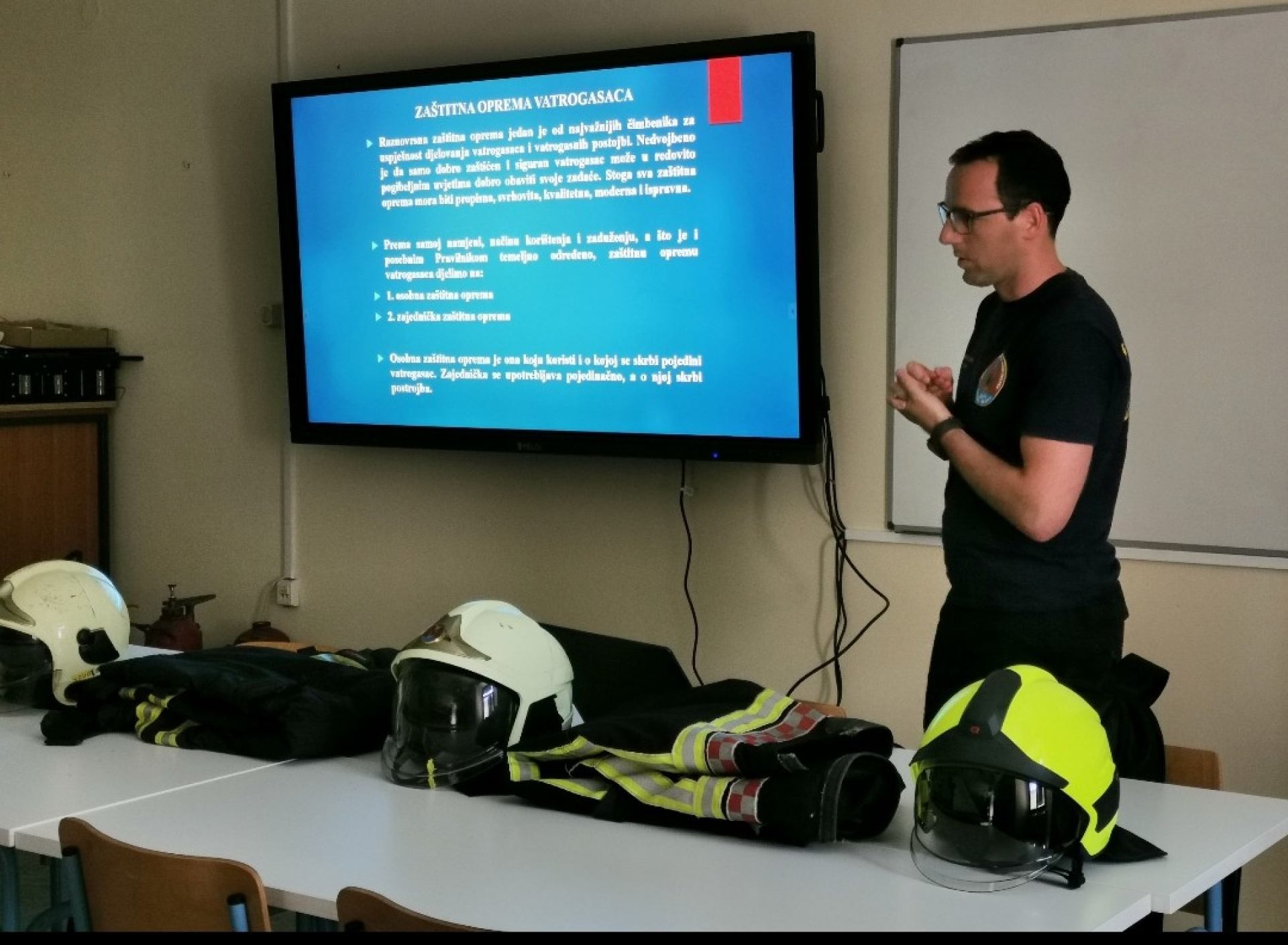 Studenti posjetili Javnu vatrogasnu postrojbu Grada Rijeke