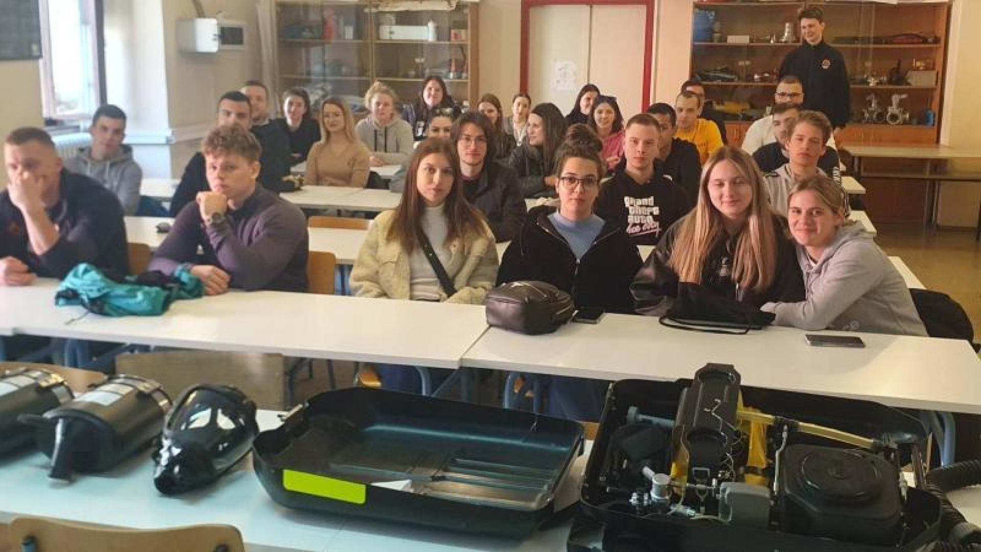 Studenti posjetili Javnu vatrogasnu postrojbu Grada Rijeke