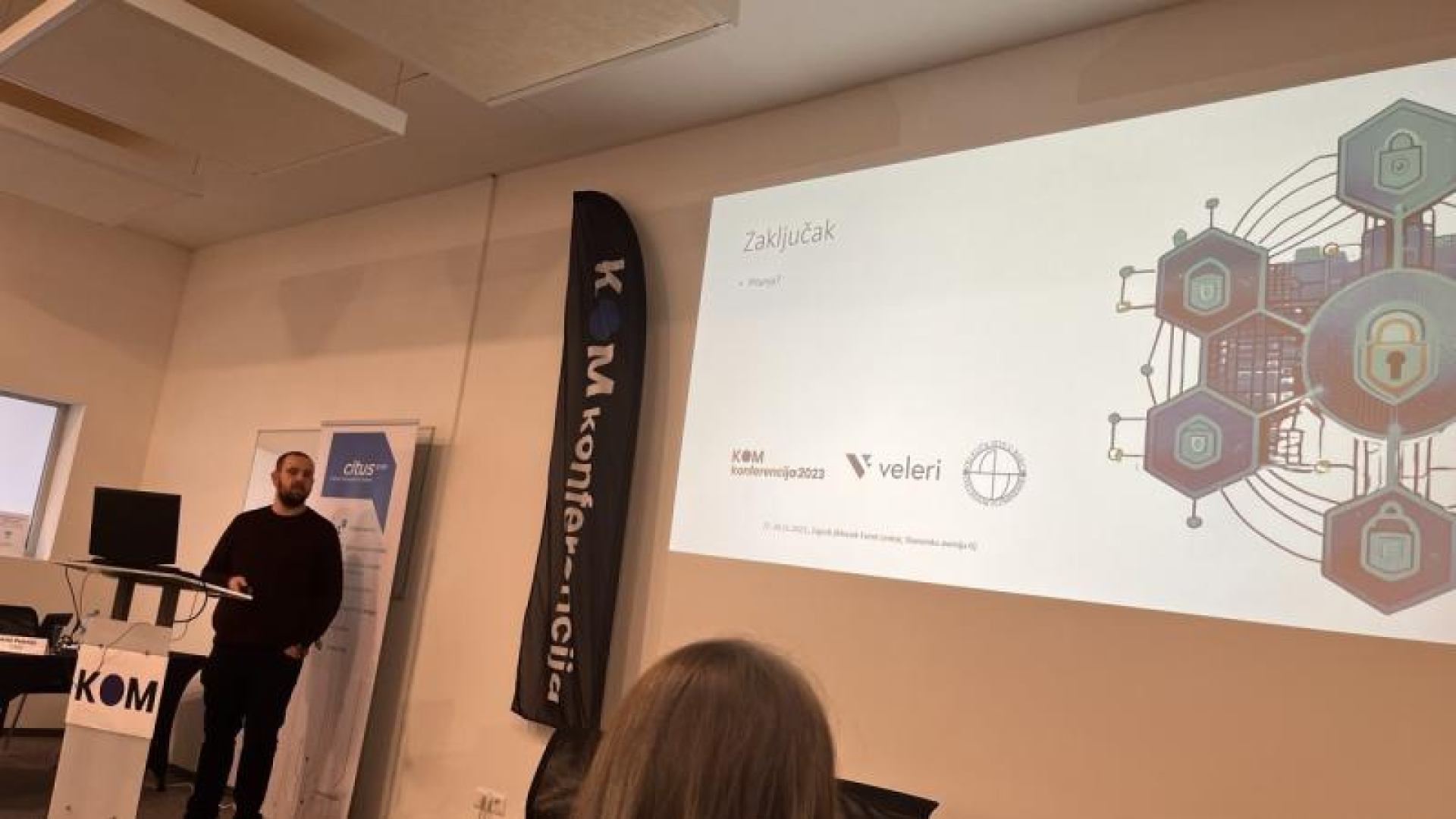 Student Dorian Halavuk održao prezentaciju stručnog rada na konferenciji o elektroničkim komunikacijskim tehnologijama KOM2023 u Zagrebu